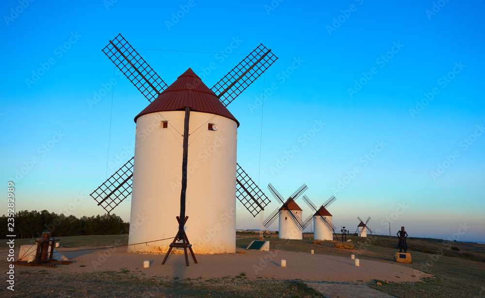 Mota del Cuervo windmills in Cuenca Mota del Cuervo windmills in Cuenca