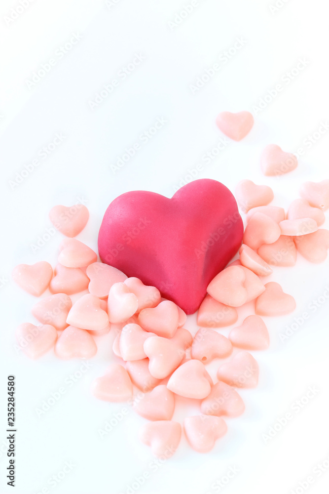 バレンタイン　ハート形のピンクのチョコレート2種類
