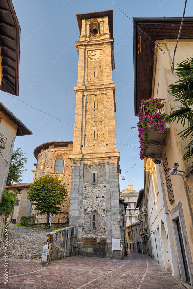 Obraz premium Historic center, Somma Lombardo, Italy. Basilica Sant'Agnese 1665 AD
