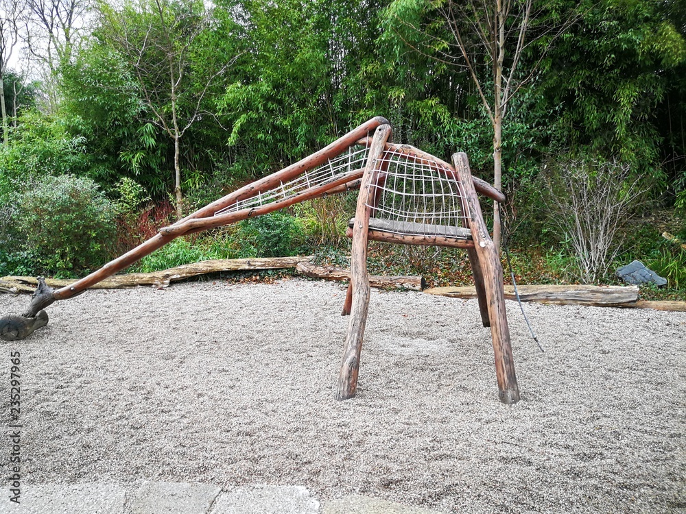 Giraffe auf dem Spielplatz