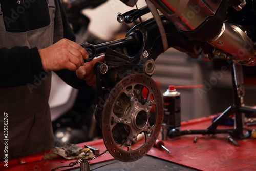 motorcycle transmission with mechanic