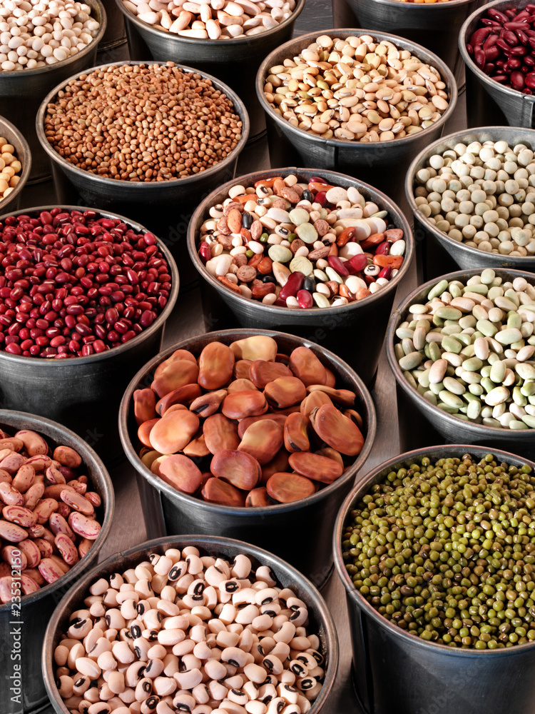 SELECTION OF BEANS AND PULSES