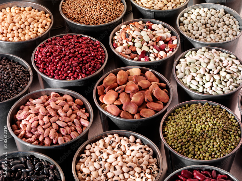 SELECTION OF BEANS AND PULSES