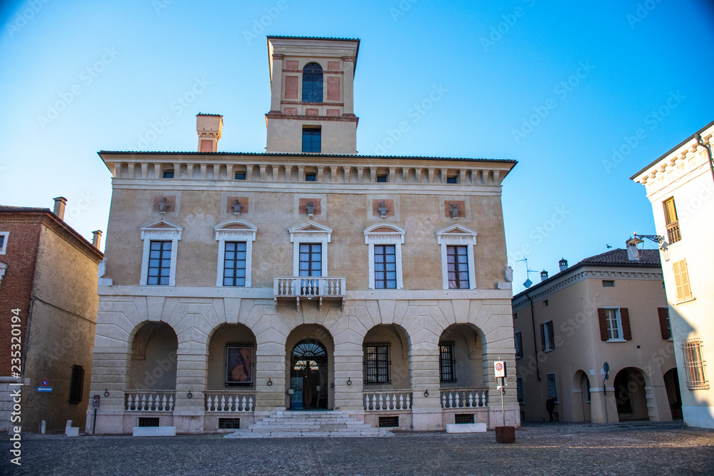 Obraz premium Hystorical city of Sabbioneta - Italy - Duke palace from central square
