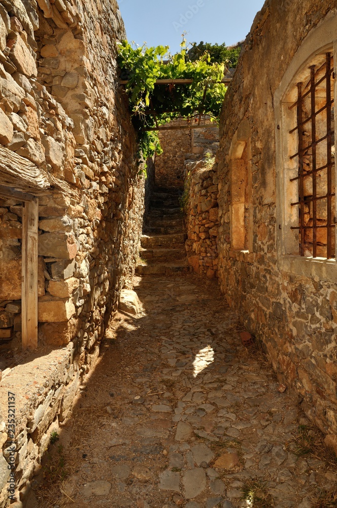 Obraz premium A Street Within the Ruins of the Spinalonga Fortress