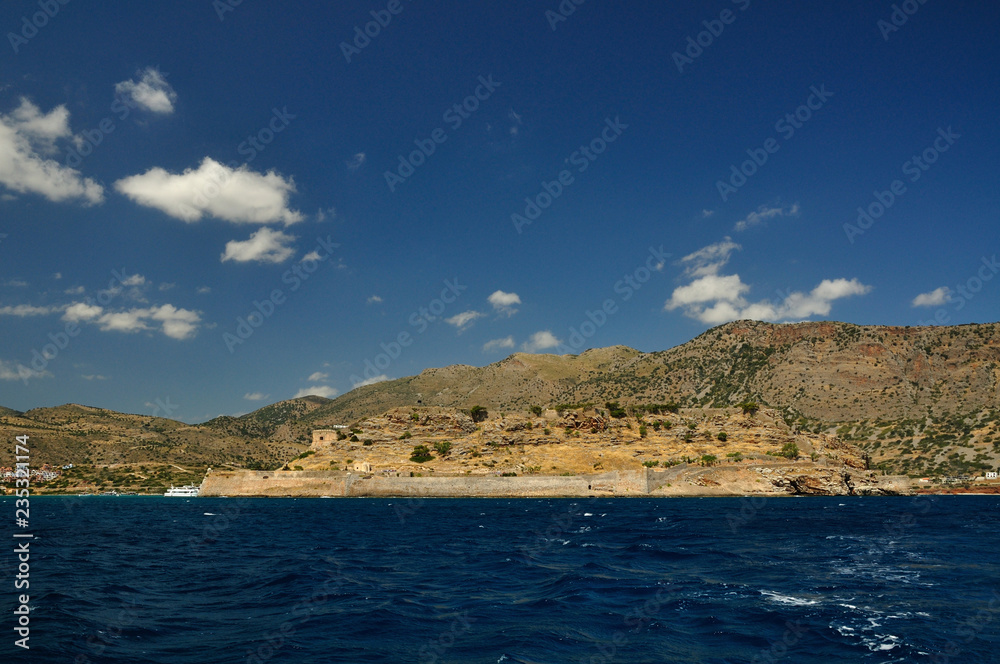 Obraz premium Blue Sky and Beautiful Mountains in Greece