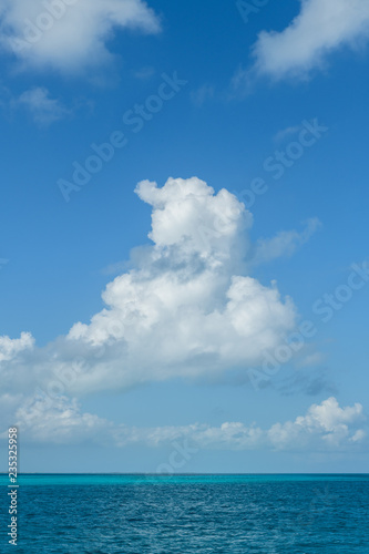 nube en el mar