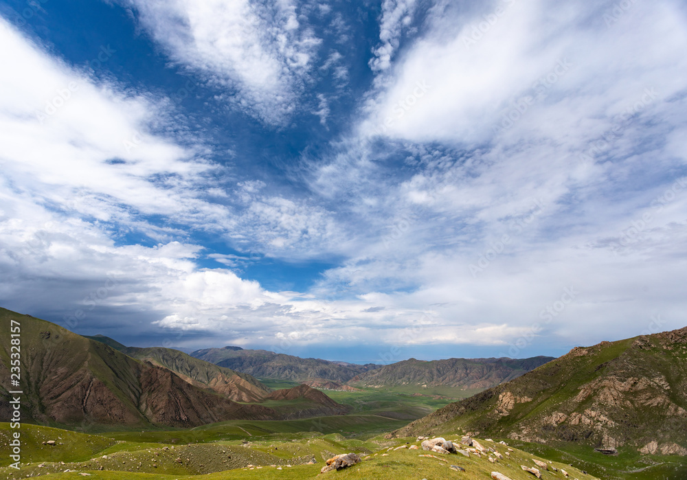 Landschaft bei Tuura Suu in Kirgistan