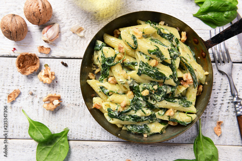 Penne pasta with spinach, gorgonzola cheese and walnuts