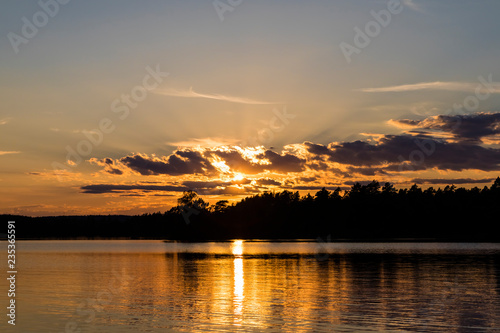 Schweden  Sonnenuntergang am See Viken