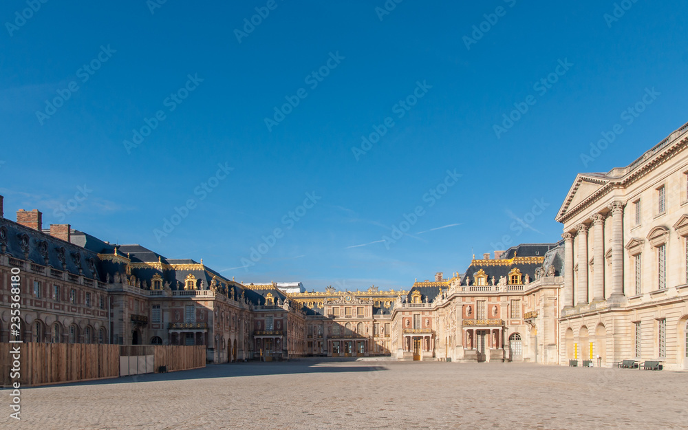 Cour d'entrée du chateau de Versailles