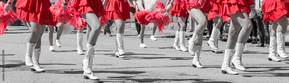 Among the dances and music of the tulip festival in the village of Castiglione del Lago Among the dances and music of the tulip festival in the village of Castiglione del Lago