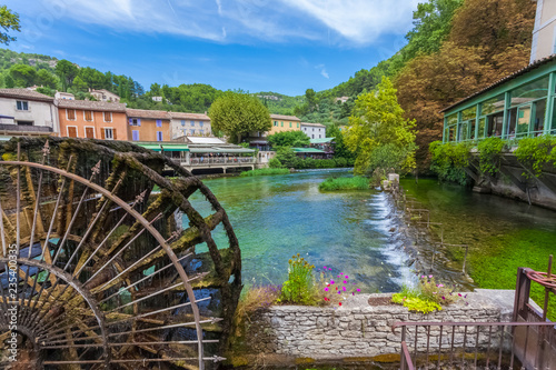 Roue à aubes, Fontaine-de-Vaucluse, France  photo