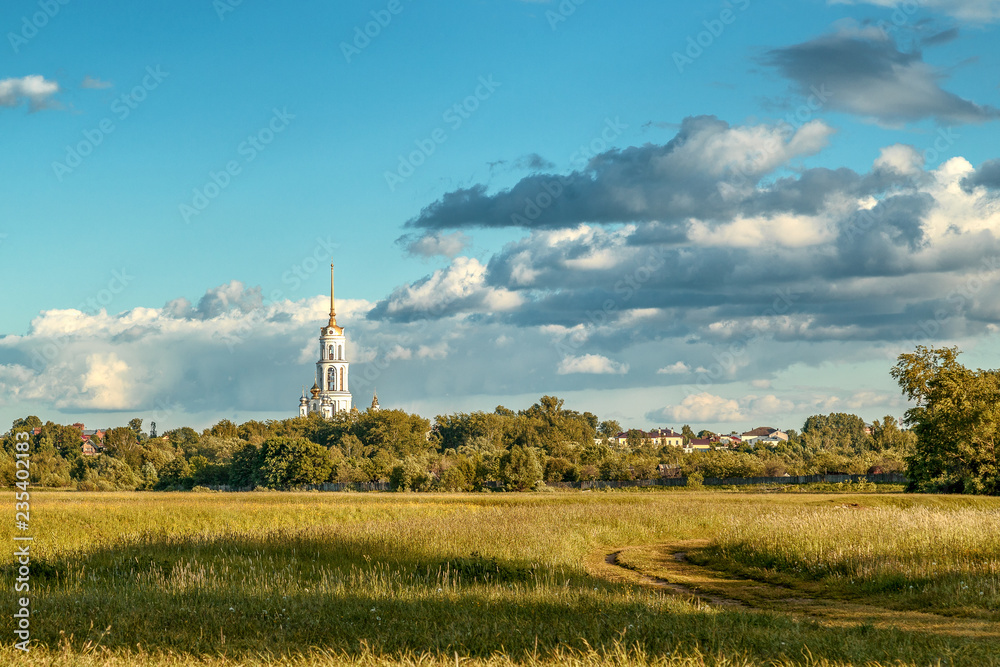Obraz premium View of the bell tower in the Russian city of Shuya from a suburb