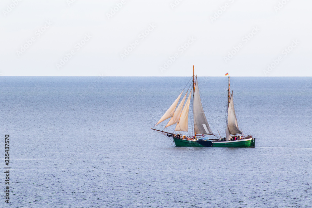 Zweimaster Segelschiff  in der Ostsee