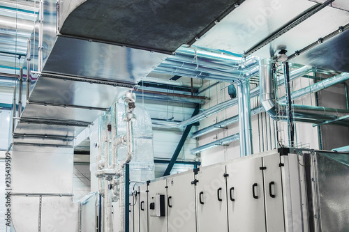 Industrial glycol pipeline insulated with metallic foil