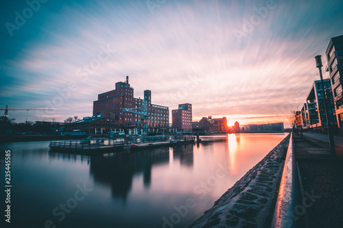 Canvastavla Duisburg Innenhafen Sonnenunteregang