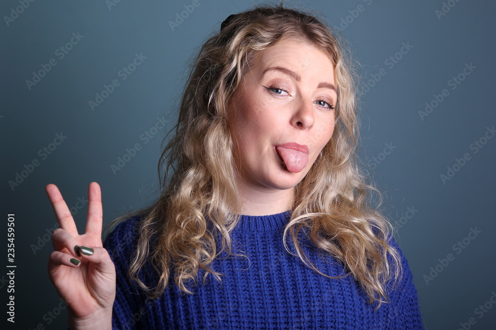 Woman in front of a colored background Woman in front of a colored background
