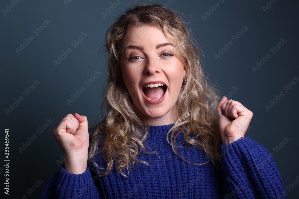 Woman in front of a colored background Woman in front of a colored background