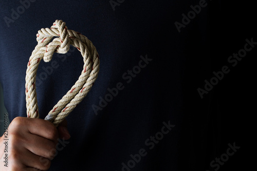 Man holding rope with reef knot