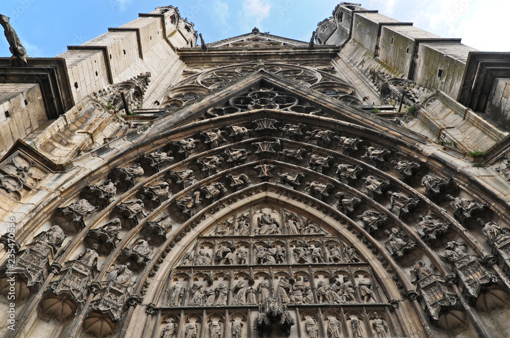 Obraz premium Auxesse, la cattedrale di Saint Etienne- Borgogna