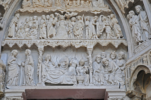 Auxesse  la cattedrale di Saint Etienne- Borgogna