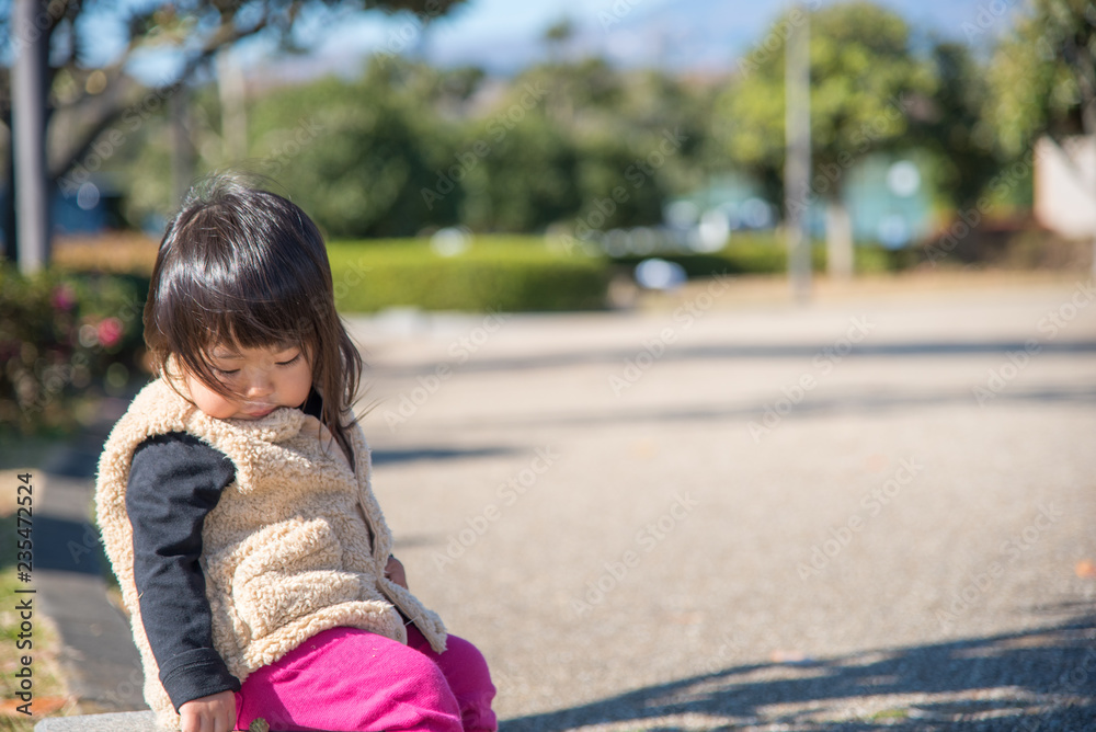 休憩する子供