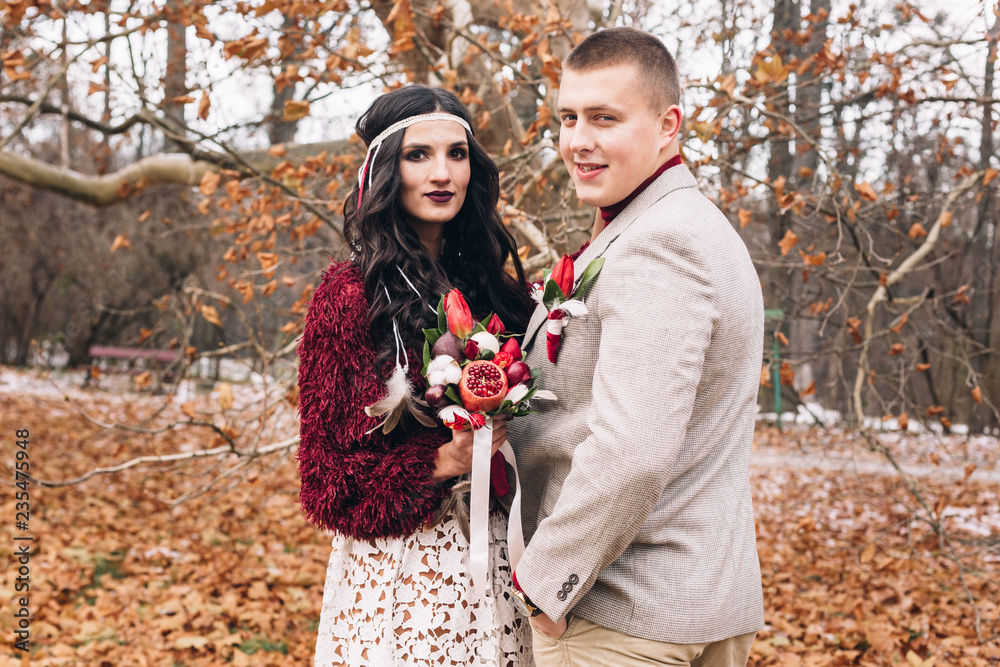 idea for a beautiful photo shoot in the fall of a couple in love idea for a beautiful photo shoot in the fall of a couple in love