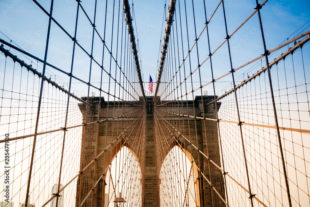 Fototapeta premium Przednie opadające linie Brooklyn Bridge