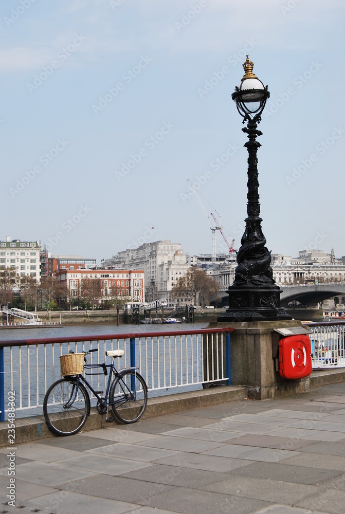 Fototapeta premium Bicycle at the Thames, London, England