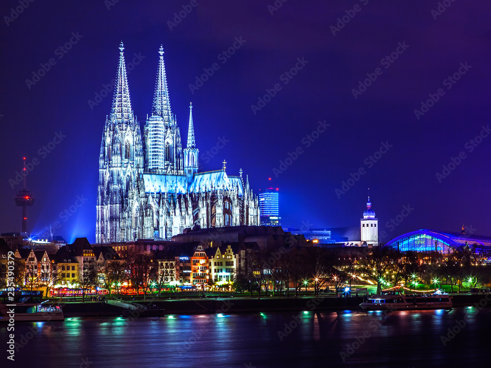 Obraz premium Kölner Dom bei Nacht