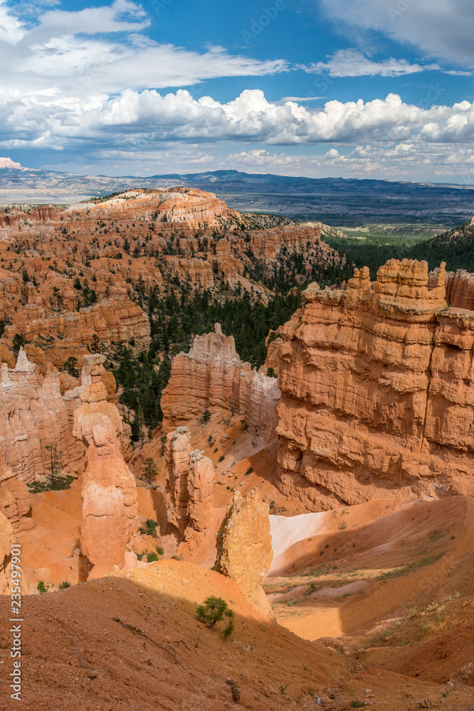 Panoramablick ins erodierte Tal, Bryce Canyon National Park, Utah, USA Panoramablick ins erodierte Tal, Bryce Canyon National Park, Utah, USA