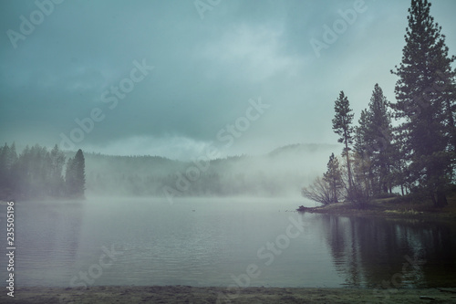 Fototapeta Naklejka Na Ścianę i Meble -  Fog on the lake