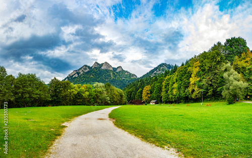 Trail to the top of the Three Crowns.