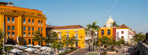 Panorama der Cartagena Altstadt in Kolumbien bei strahlend blauem Himmel photo