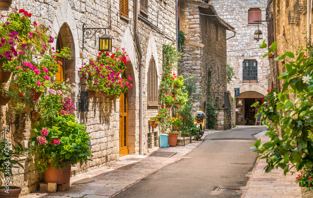 A picturesque sight in Assisi. Province of Perugia, Umbria, central Italy. - obrazy, fototapety, plakaty 