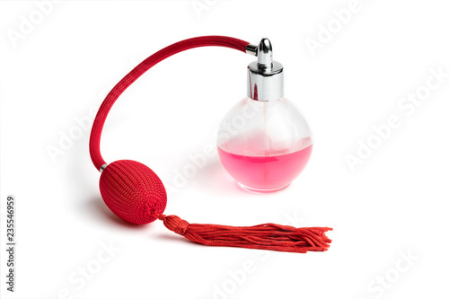 Fotografia Bottle of pink perfume with retro style atomizer