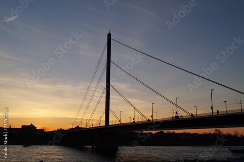 Brücke bei Sonenuntergang