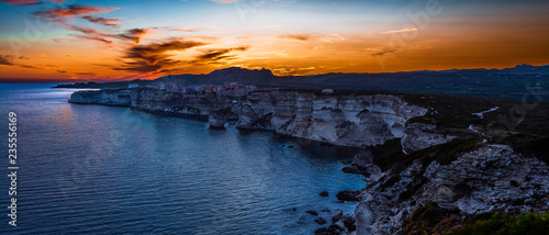 Φωτογραφία Bonifacio in its fantastic sunset