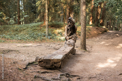 Billede på lærred JUODKRANTE, LITHUANIA - AUGUST, 2018: Old wooden sculpture statue portrait, Witch Hill park, Juodkrante, Curinian spit, Lithuania