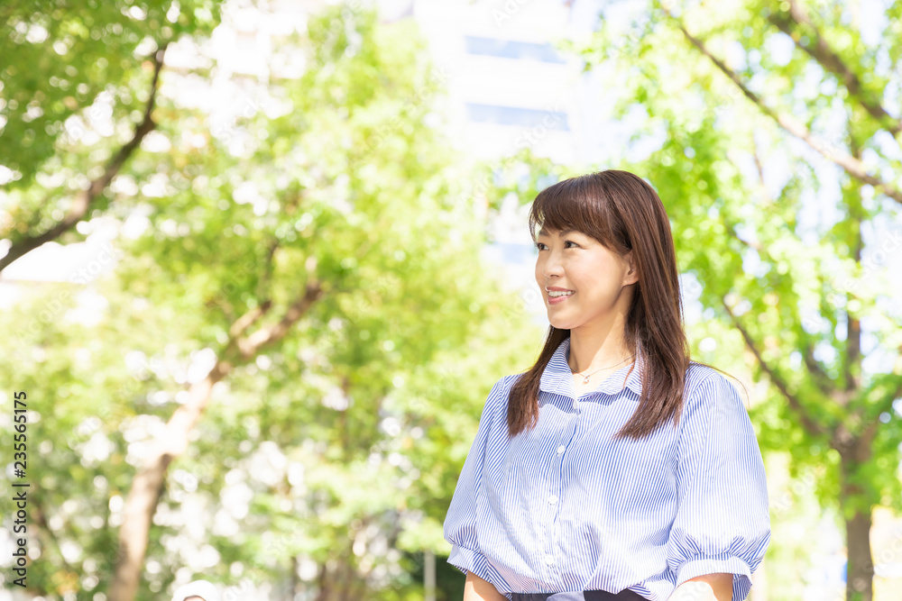 笑顔のミドル女性 笑顔のミドル女性