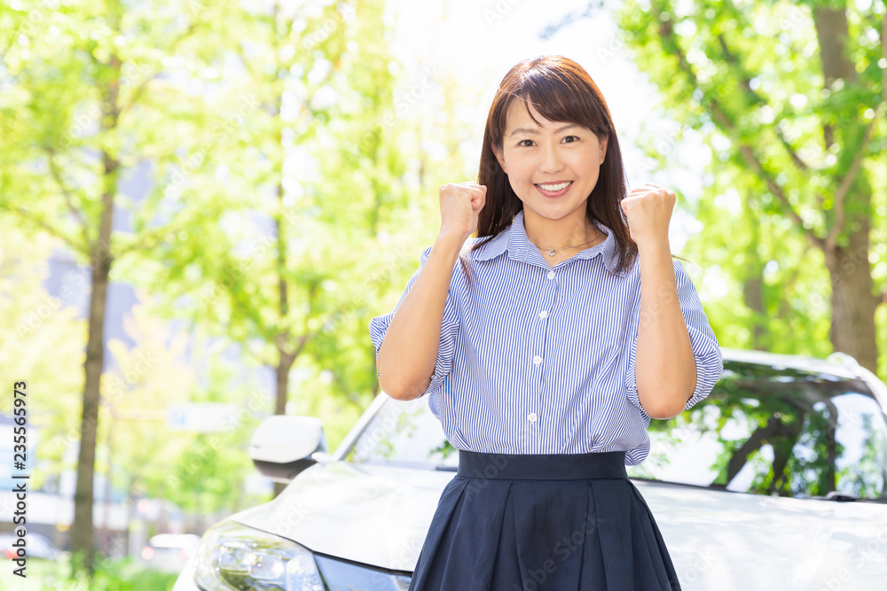 ミドル女性と自動車 ミドル女性と自動車
