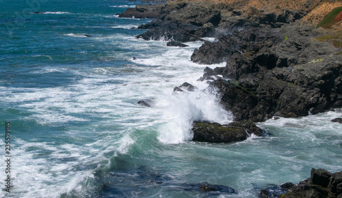 Fototapeta Naklejka Na Ścianę i Meble -  Waves crashing in high surf on the N. California coast