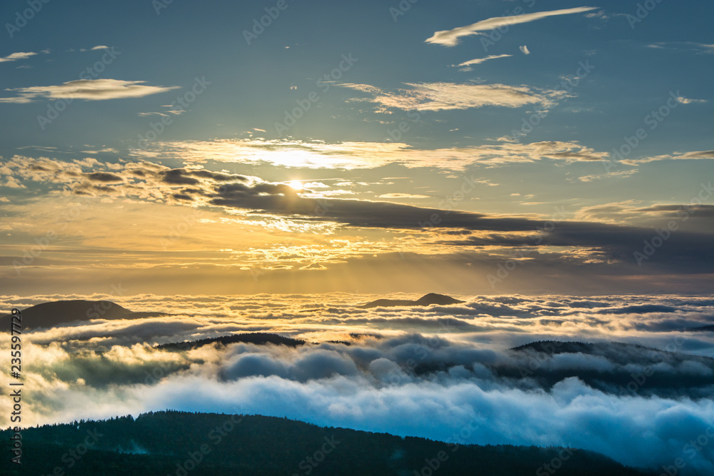 Fototapeta premium Wschód słońca ,Jaworzyna Krynicka,Beskid Sądecki.