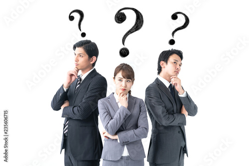 疑問を持つ人々