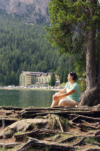 Quadro su tela Mountain Lake Misurina. Beautiful tourist spot. female tourist.