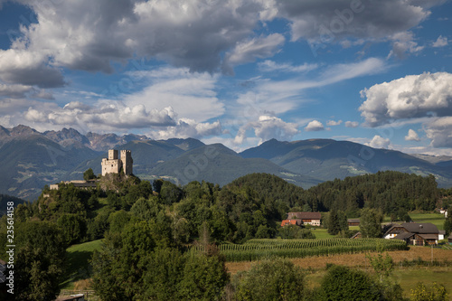 Burg in den Dolomiten