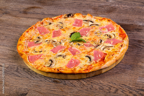 Pizza mushrooms and ham