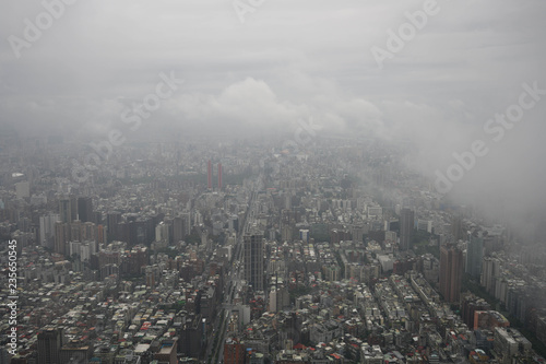 台湾・街並み・ビル群・雲・空