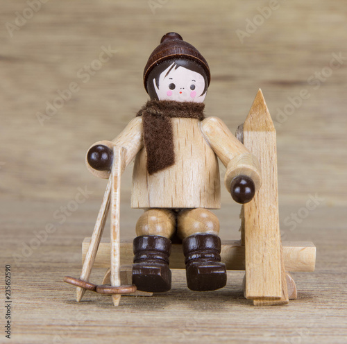 Skifahrer, Holzfigur
